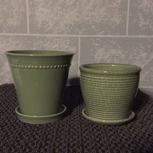 2 planters with connected saucers
